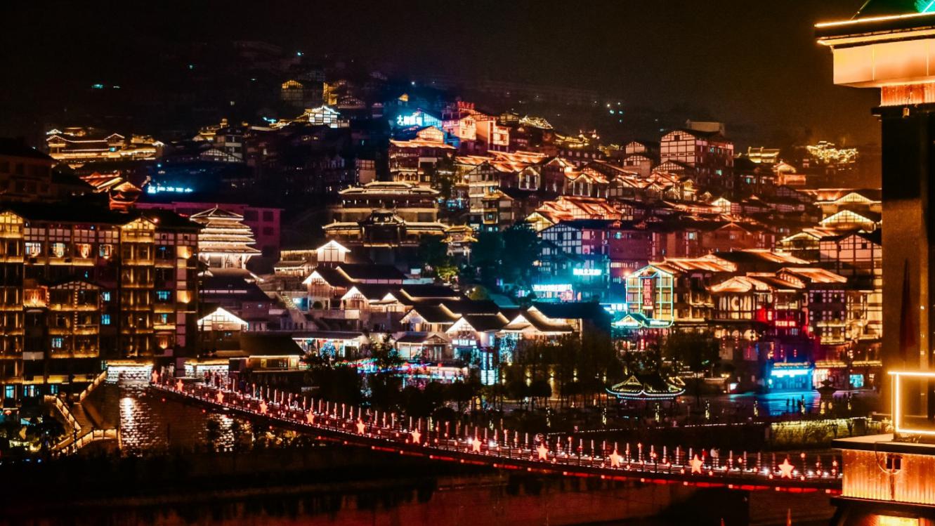不醉不归 茅台镇夜景 山城韵味尽显