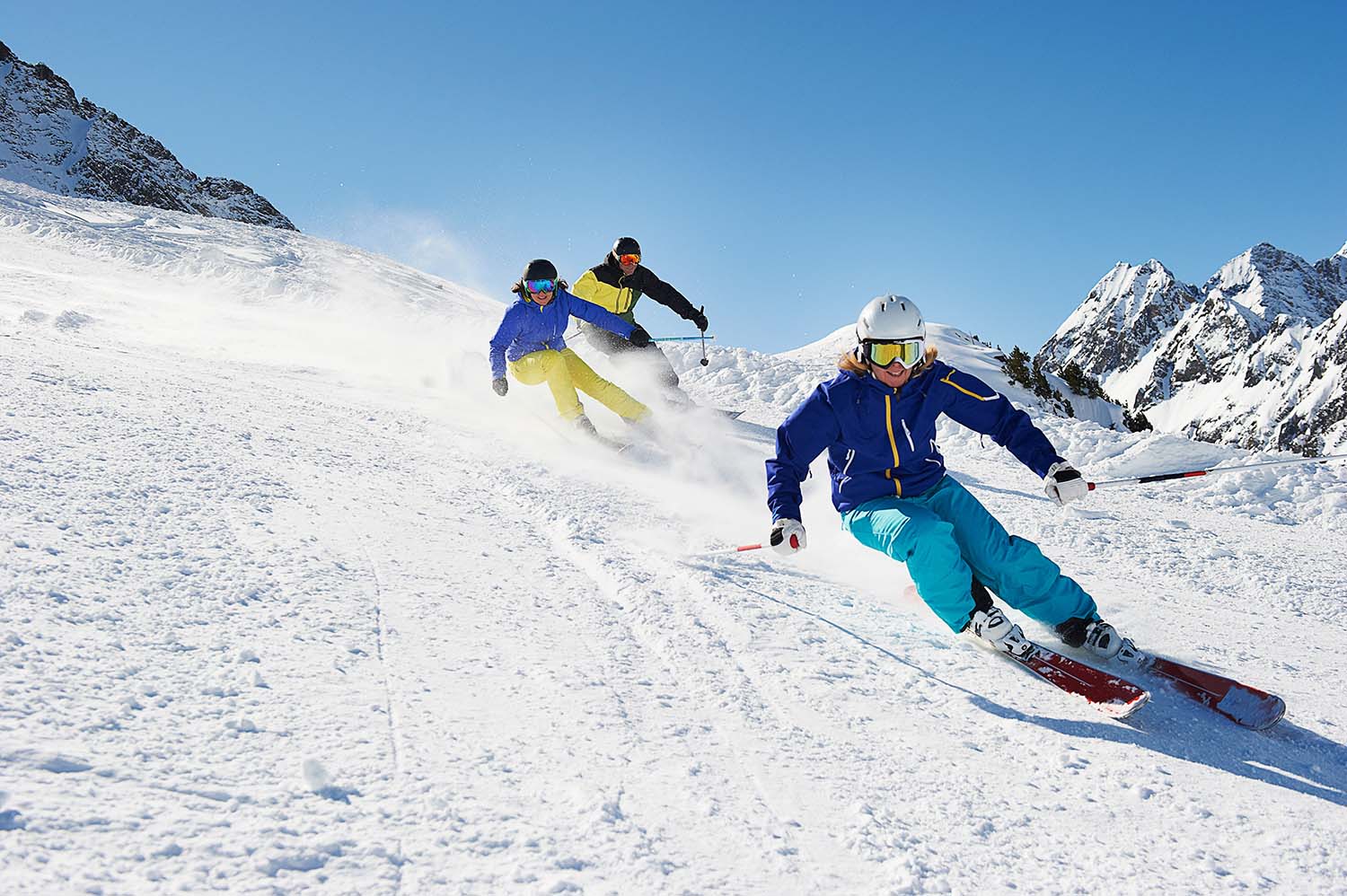 摄图网_501510979_三个滑雪者下山（企业商用）.jpg