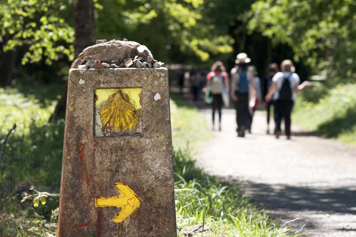 Camino de Santiago_sign shells marks for pilgrims-Turespana.jpg