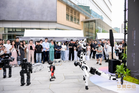 2026第二届AI科技艺术节启幕，华贸中心变身赛博试验场