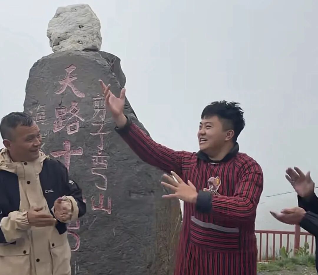 热搜第一!西藏文旅兑现50万元奖励,网红博主:代表网友捐出48万元